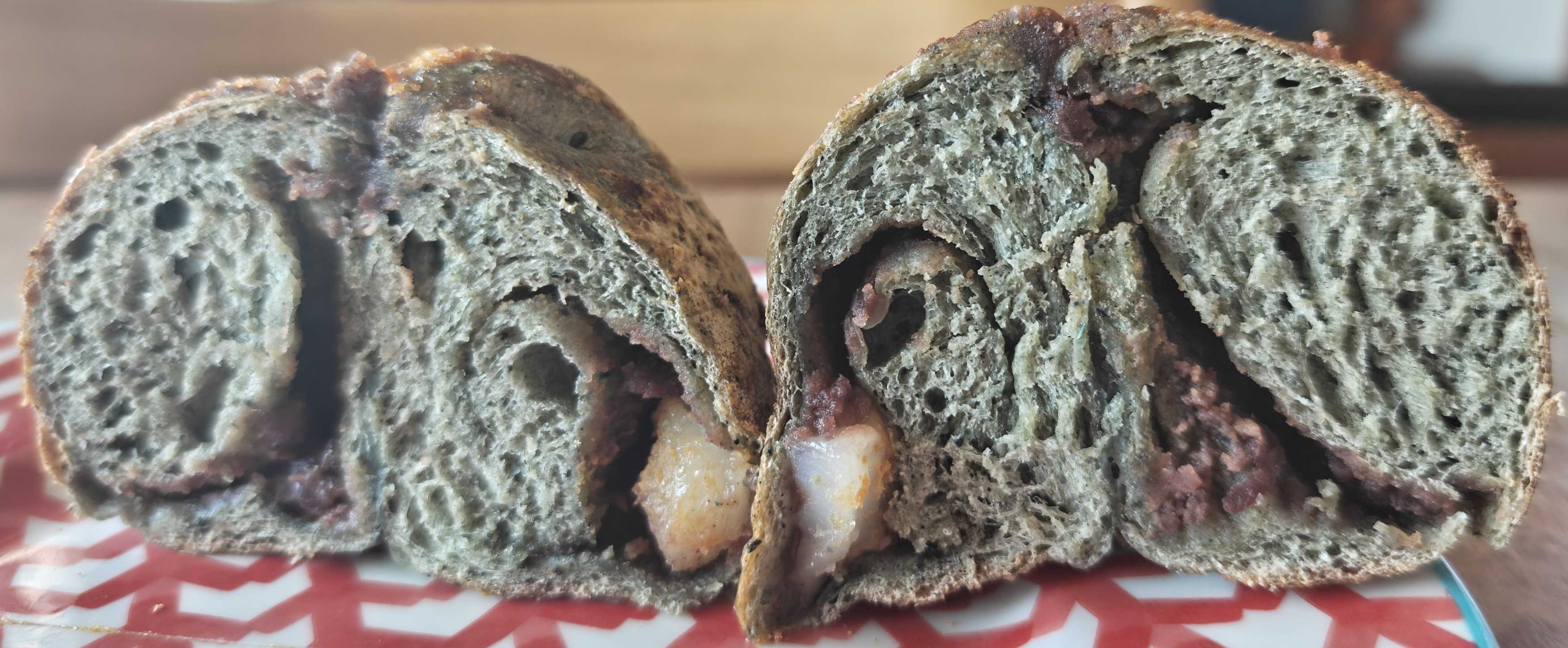 チコスベーグル　通販　よもぎ黒蜜あんきな粉もちの断面
