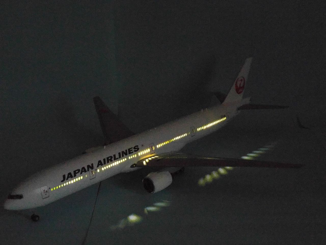 ハセガワ製 JAL（JL） B777-300 旅客機プラモ機内点灯化 完成