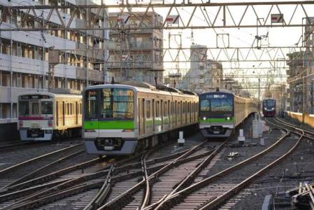 都営新宿線 10-300形 1次車上ライト in 京王線 | 鉄人騎士。鉄