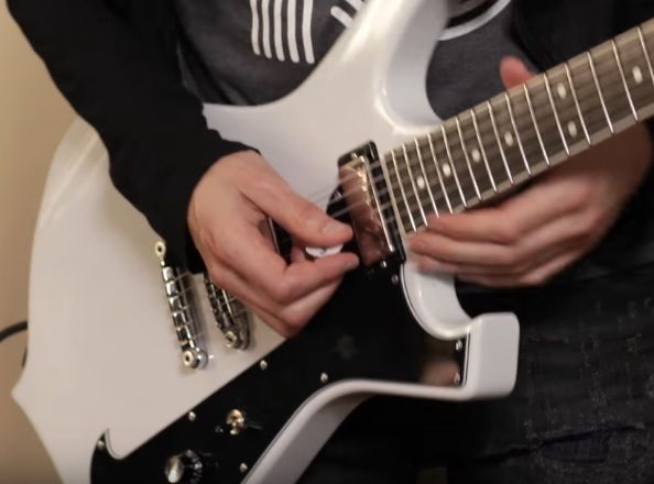 ポール ギルバートのピックの握り方に変化 ハードロック メタル ギターなら 仮想現実 Cybermetalbar Ace Of Spades 楽天ブログ