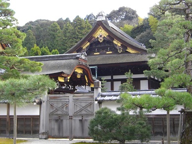 泉涌寺　御在所（右奥）