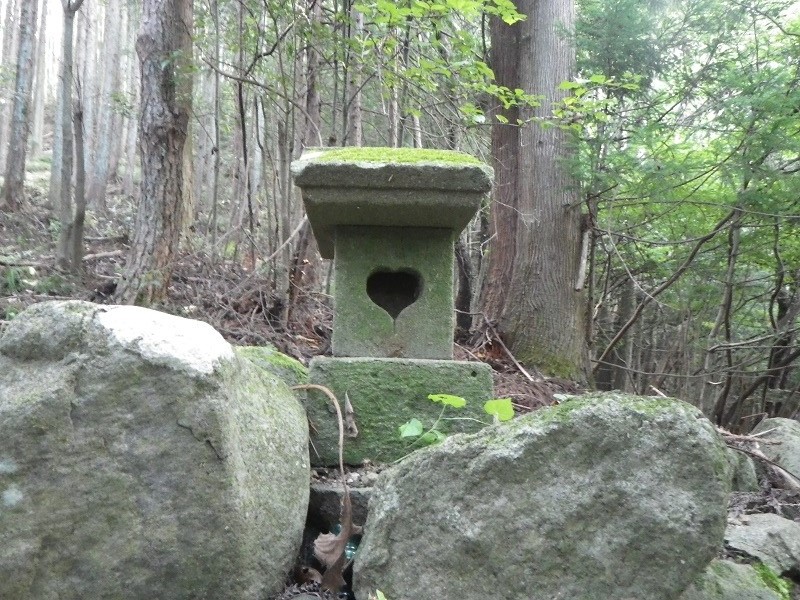 ハートの祠.JPG