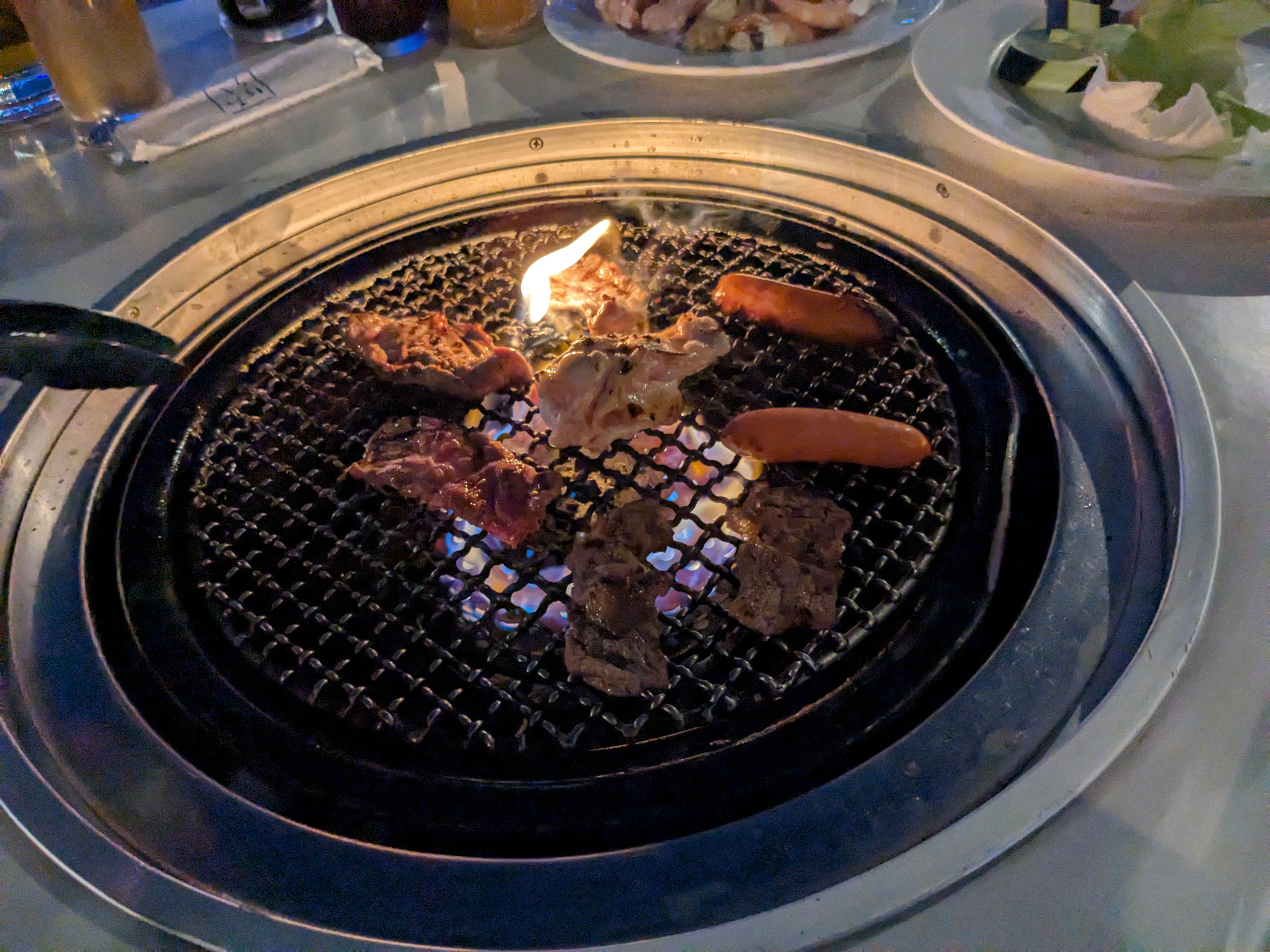 リザンシーパークホテル谷茶ベイ アイビス　スタミナＢＢＱディナーバイキング テーブルの真ん中のコンロで焼きます