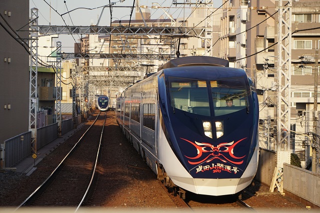京成本線を行く 成田山 開運号2