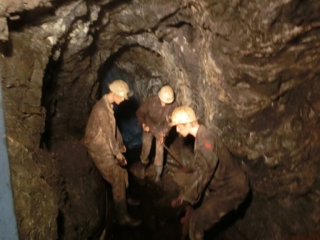 作業マンガン3人