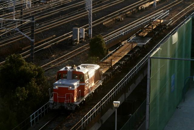 ギラリと輝く DE10チキ工臨 品川行き2