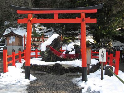 出雲大神宮にある夫婦岩.JPG