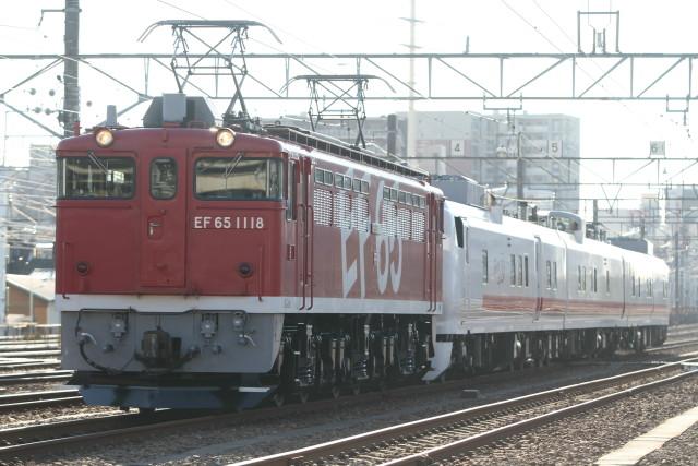 EF81 95 . EF65 1118 虹の並び3