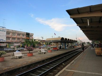ナコーンパトム駅13.jpg