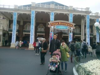 ﾃﾞｨｽﾞﾆｰ前.jpg