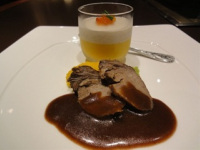 カボチャのプリンと牛タンのソース和え