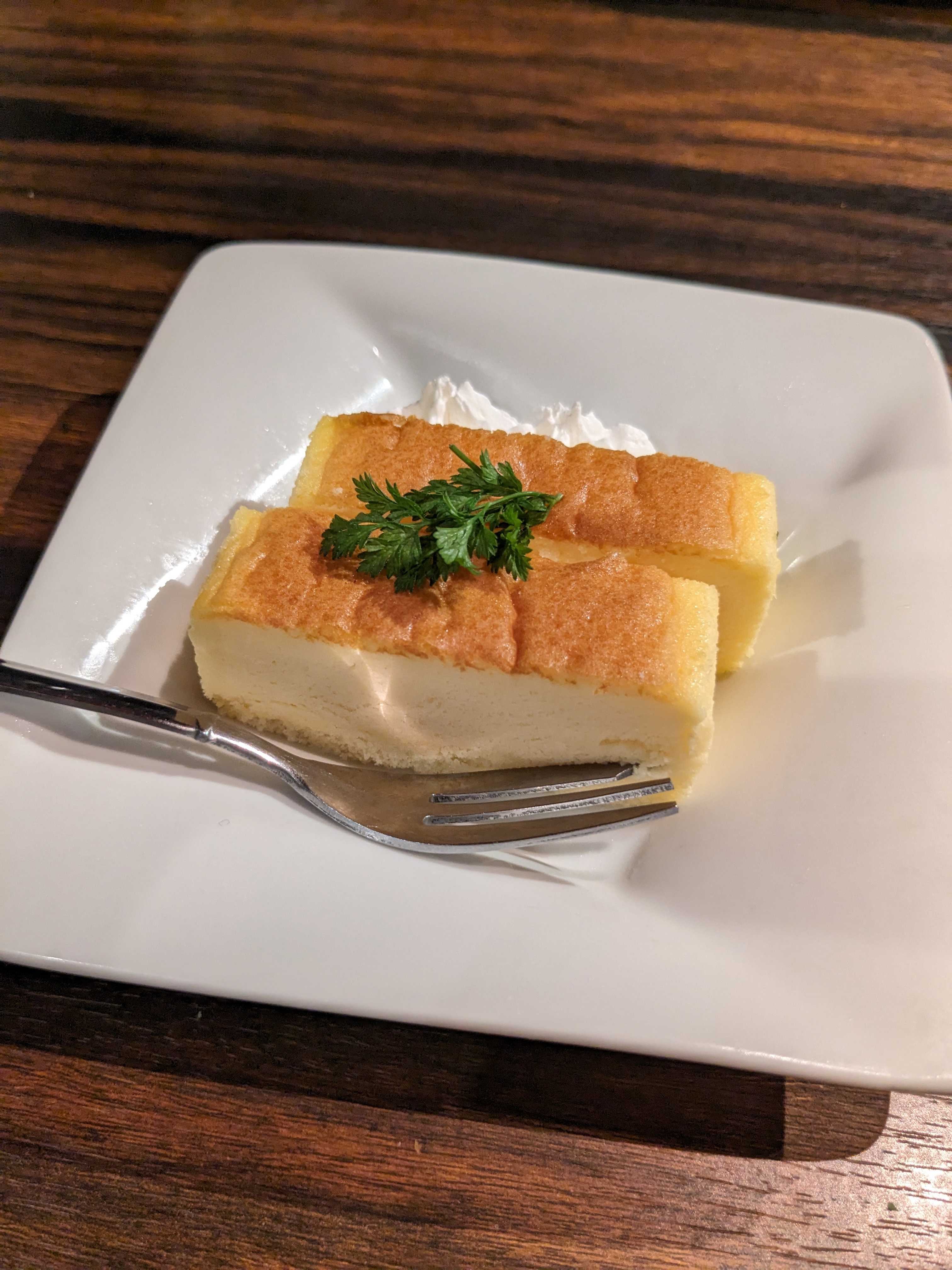津田沼お肉倶楽部マルコ　デザート　ベイクドチーズケーキ