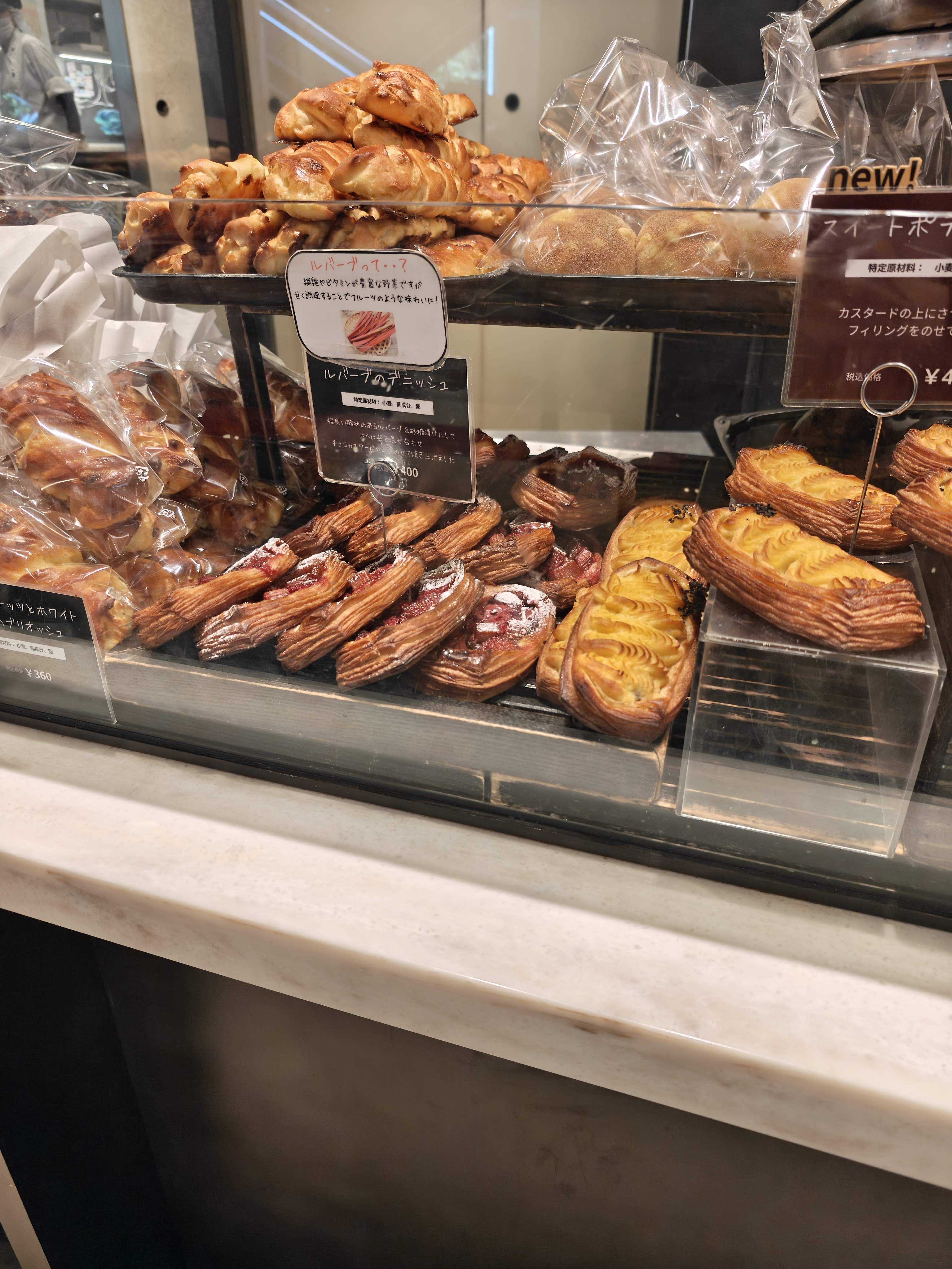 有楽町　パン屋　ル・プチメック 日比谷店　ショーケース　商品ラインナップ