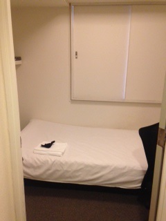 ７ホテル関西の部屋１.JPG