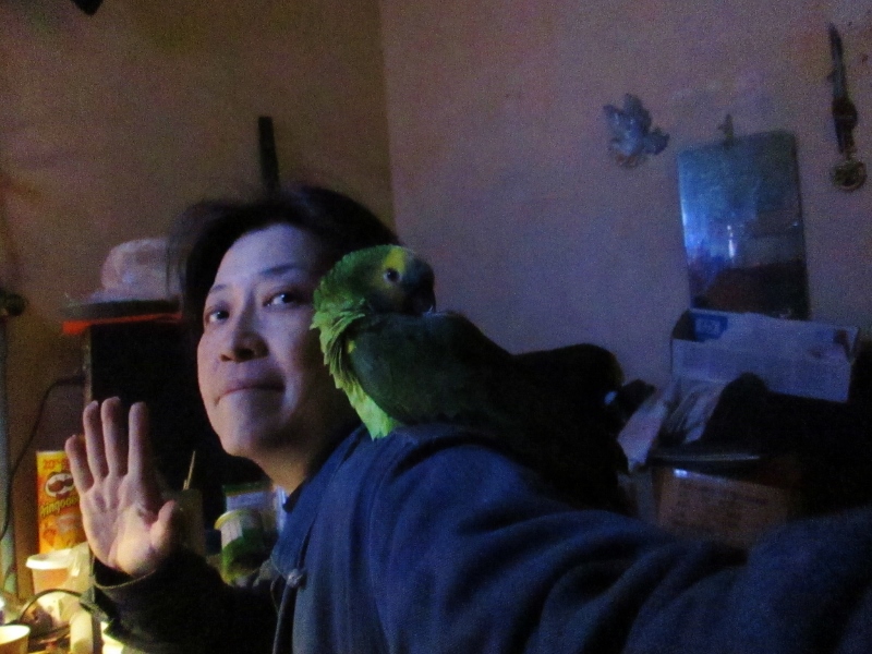 Mari Sano y Loro Mario