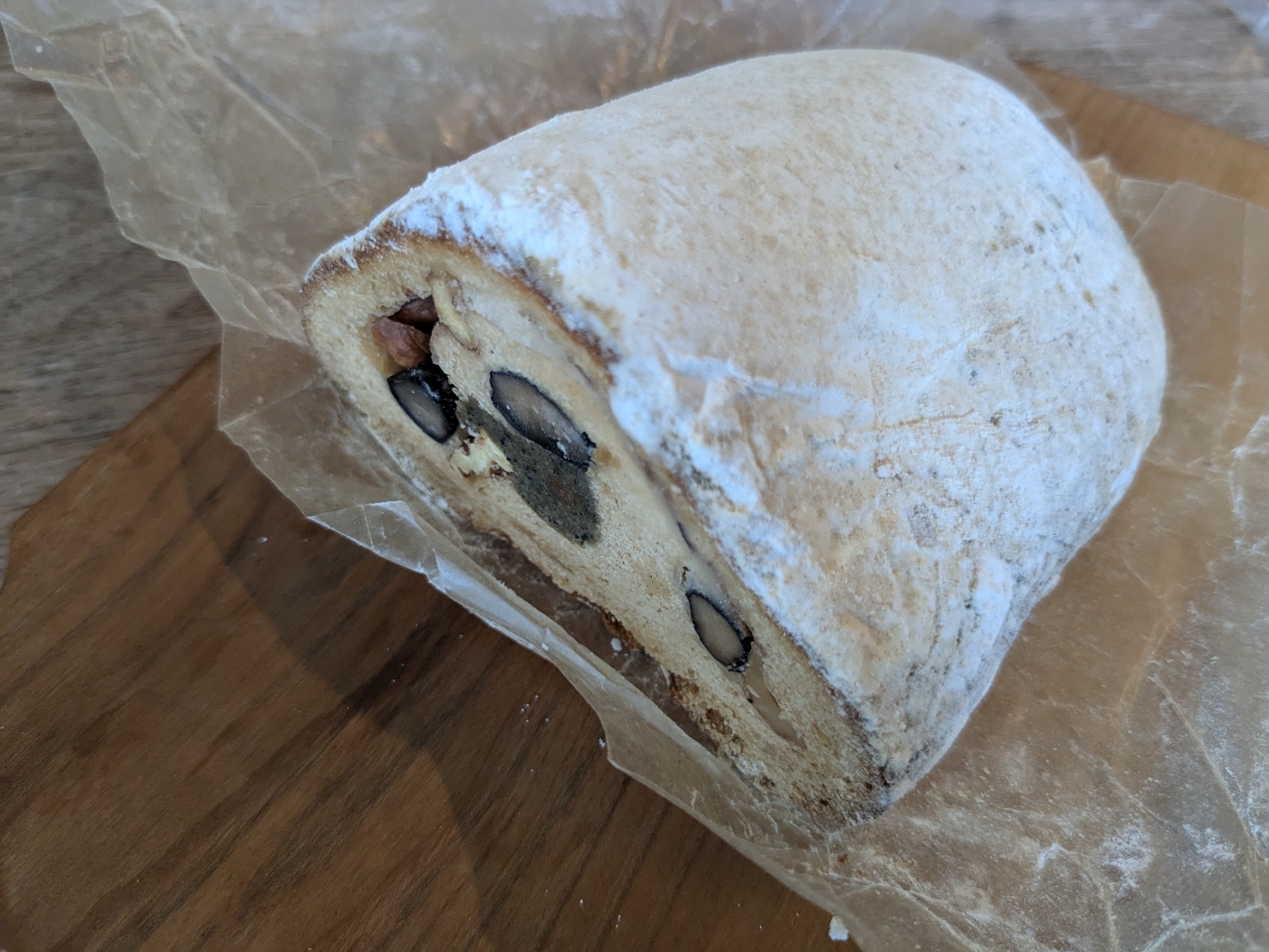 静岡県スイーツ　秘密のぬけあな　通販　焙煎きな粉と丹波黒豆のシュトーレン