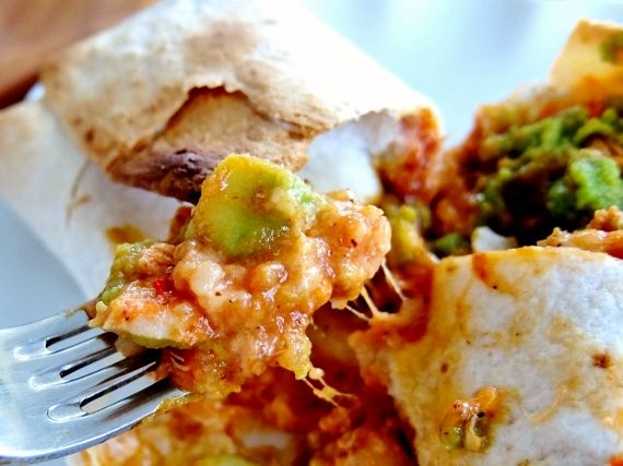 コストコ ブリトー(チキン＆アボカド)　1,380円也　Burritos(Chichen&Avocado)