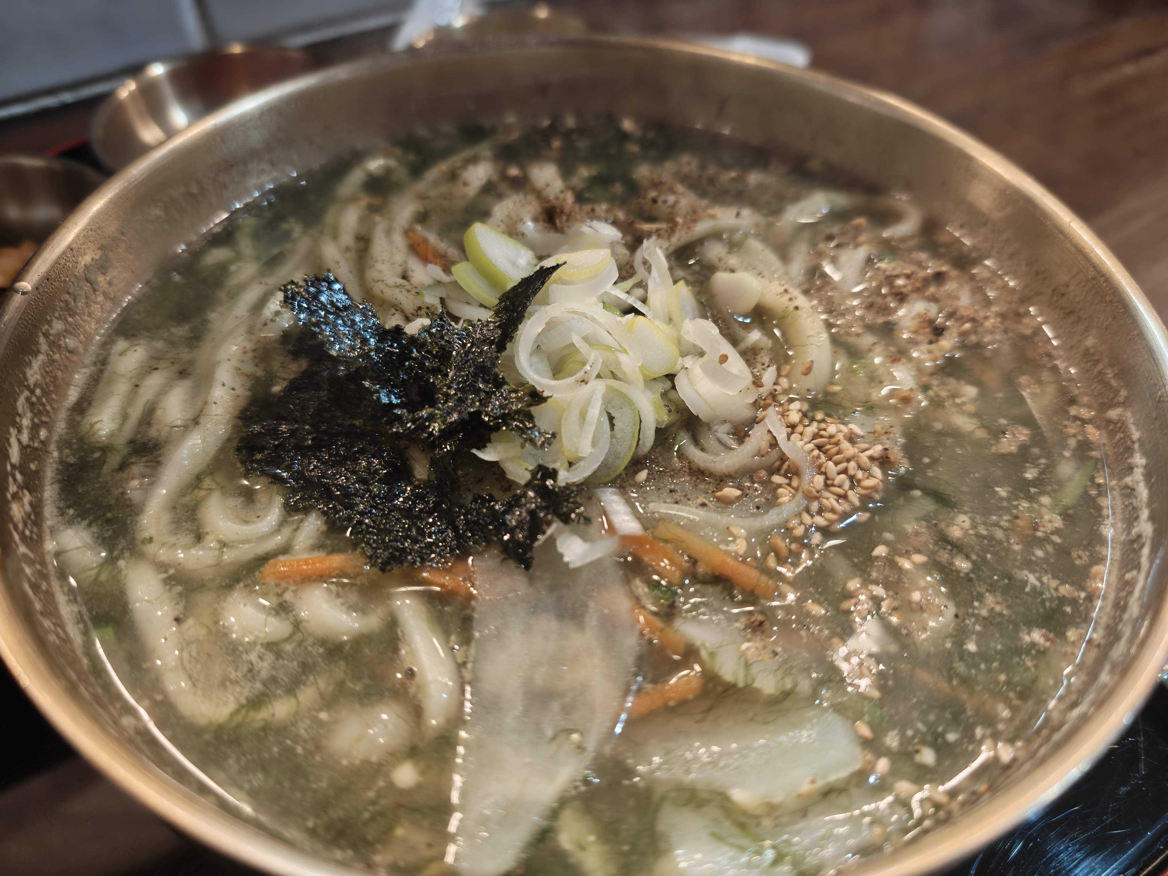 新橋駅　1人ランチ　韓国うどん ミル　メセンイカルクッス