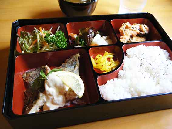 アメリカンステーションの「カレイのムニエル」-1♪