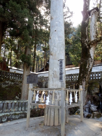 上社本宮一の宮御柱