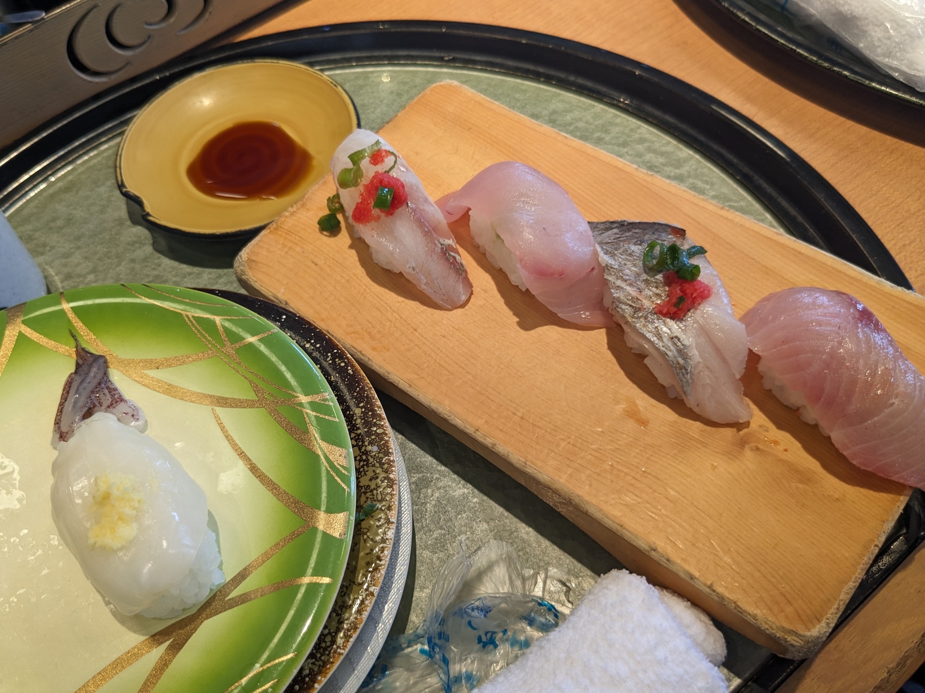 地魚回転寿司 丸藤　本日の地魚食べ比べ