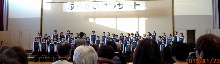 １１／２３小学生の合唱.jpg