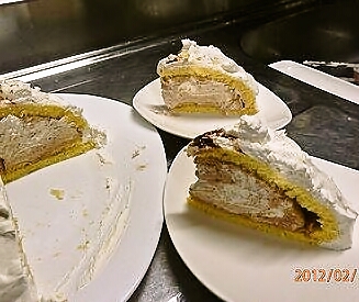 ドーム型チョコムースケーキ切断