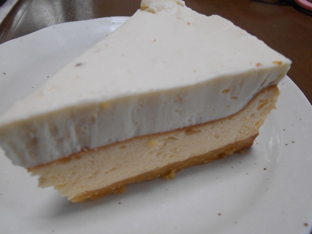 ダブルチーズケーキ(カット).JPG