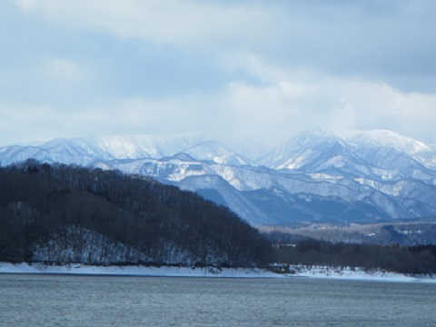 風景２山とダム.jpg