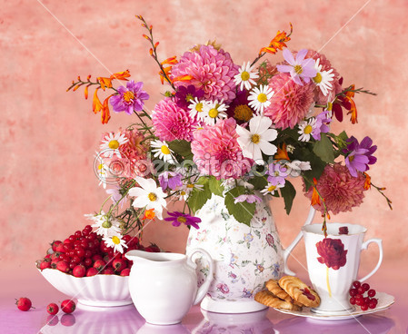 depositphotos_4405904-Bouquet-of-flowers-autumn-in-a-vase.jpg