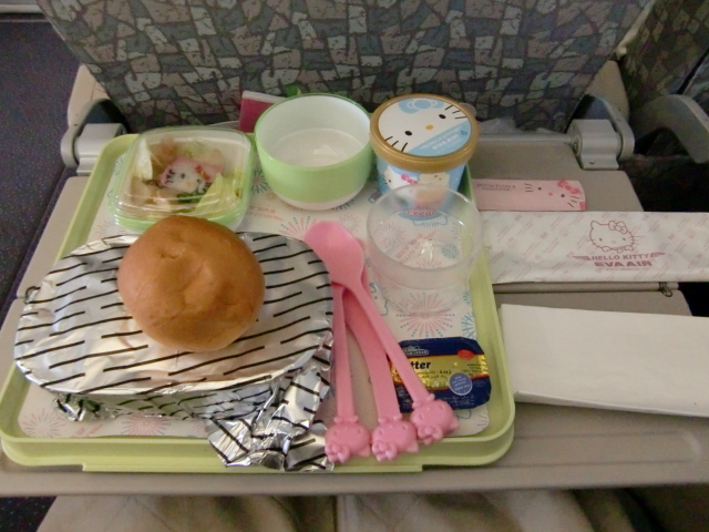 ハローキティジェット　機内食