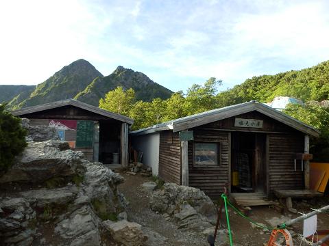 塩見小屋.JPG