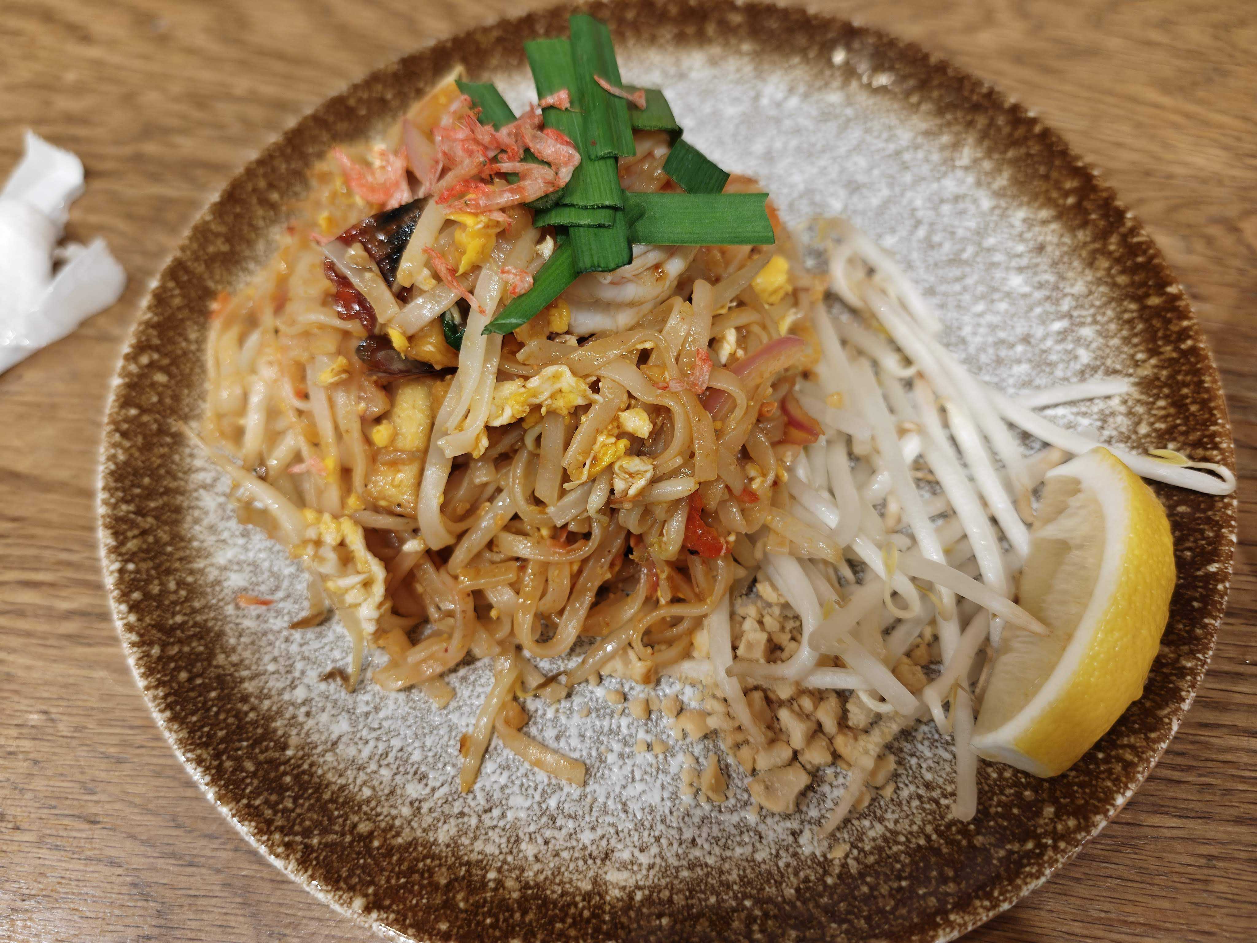 虎ノ門ヒルズ　タイ料理　ソムタムダー　ランチセット　パッタイクン
