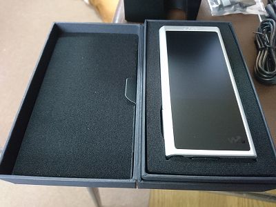 来た…SONY ウォークマンZXシリーズ「NW-ZX300」シルバー