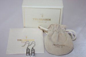 【TRUSSARDI】トラサルディ ピアス SV925×クリスタルクォーツ.jpg
