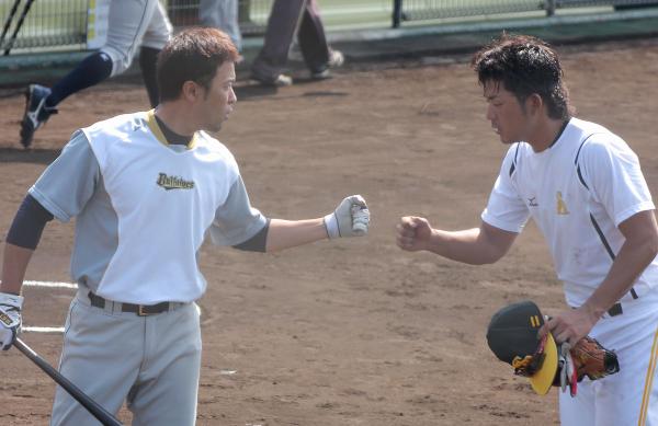 勧野甲輝（ソフトバンク）４６鉄平さんと再会.jpg
