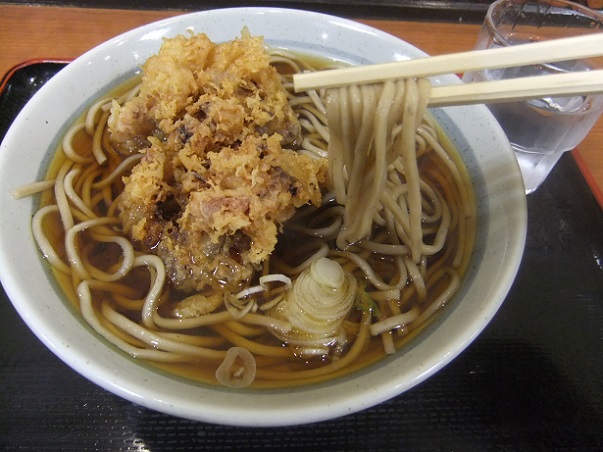 かのや新宿東南口店のゲソ天そば2