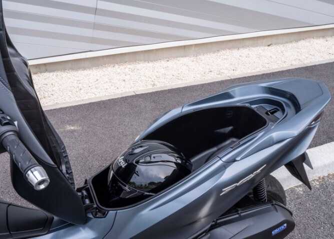 Pcx 21年モデル トラコン装備でフルモデルチェンジ 裏ゆるふわ劇場 Pc版での閲覧を推奨します 楽天ブログ