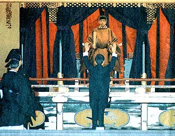 万歳を唱える海部首相