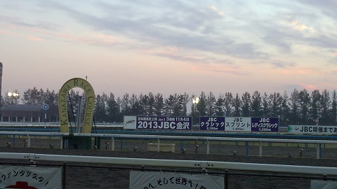 明け方の金沢競馬場.jpg