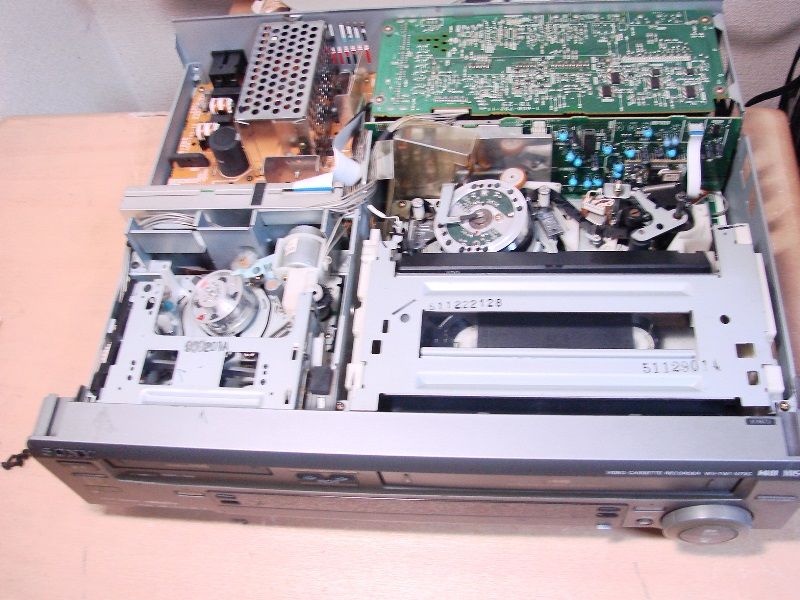 8ミリビデオ 修理 WV-TW1 ⑥8テープ途中まで入り出てくるｶｾｺﾝ | . .8