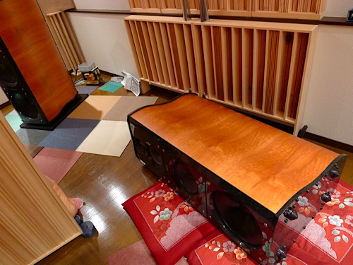 ボード下の絨毯を抜く