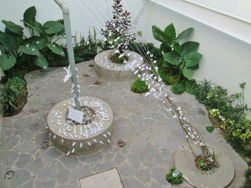 Casa del Lago / Las grullas por la paz