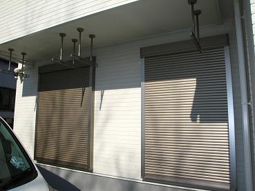 シャッター・外.JPG