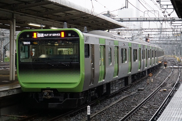 EF64 1032牽引 山手線E235系 東トウ08編成 10連 配給7