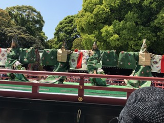 舞楽並び.JPG