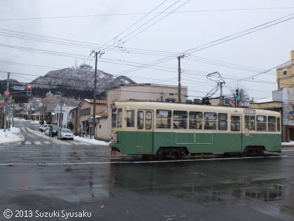 gr20140103-x100286-hok-s-hakodate_tram-horaicho.jpg