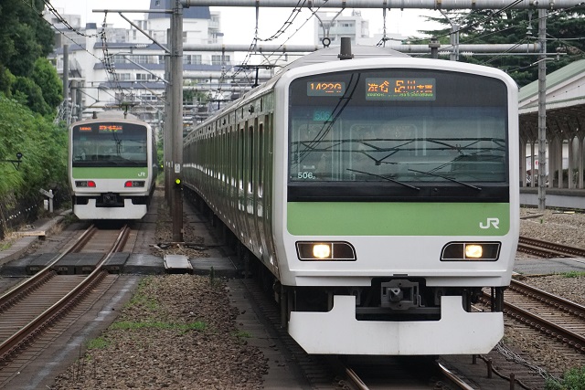 山手線 新型235系 向日葵 & 231系 ガリガリ君3