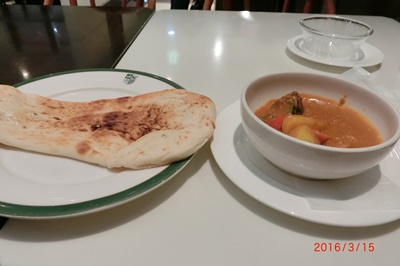 ナンとカレー.JPG