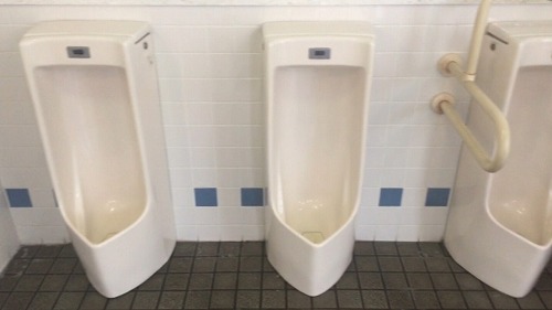公衆トイレ掃除　山田店長